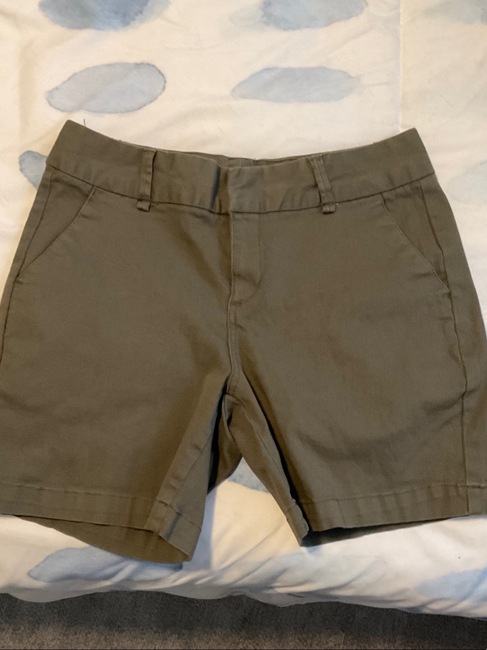 Hybrid & company Olive Chino Bermuda Shorts